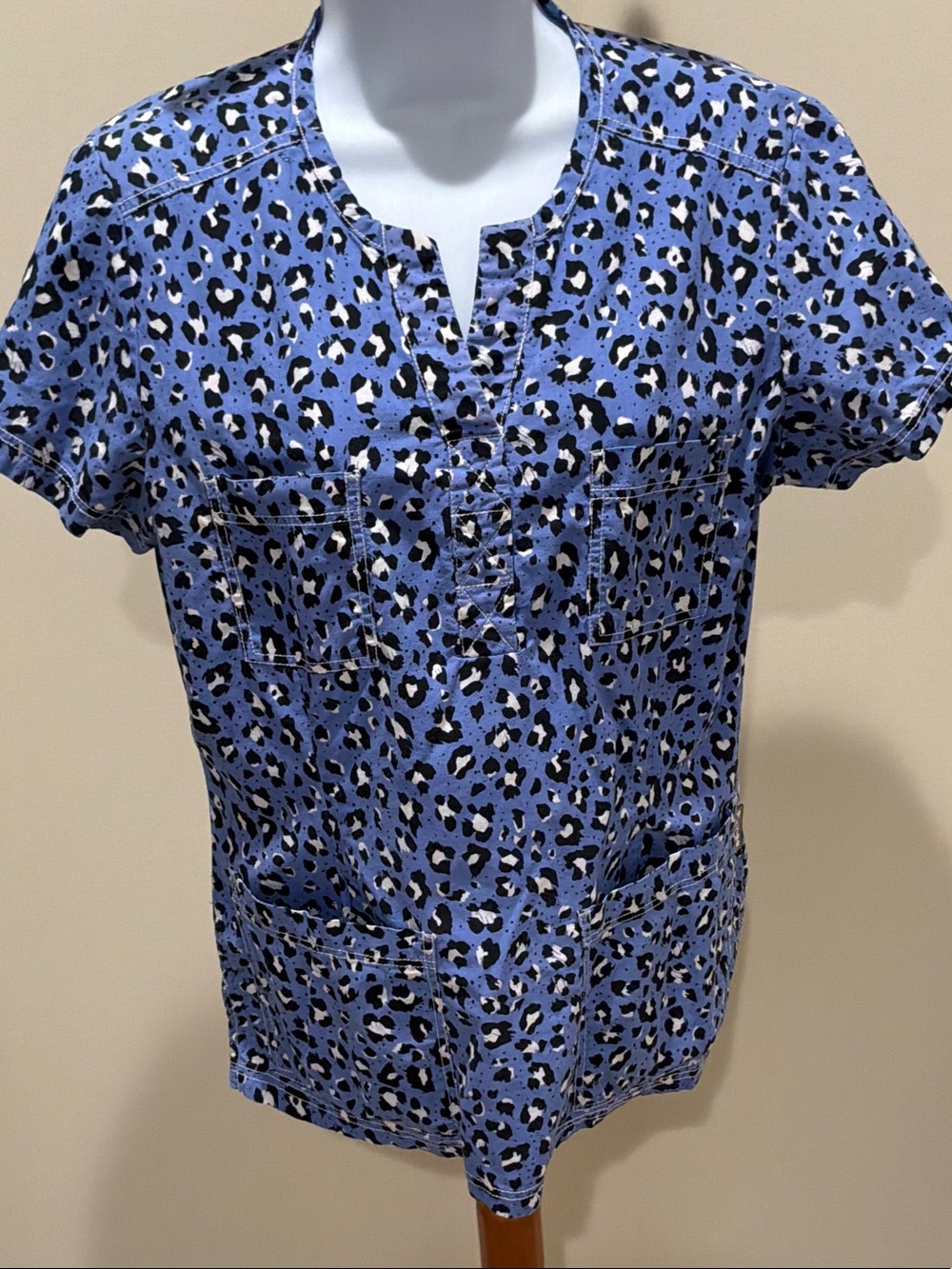 koi Blue Leopard Print Tunic Top nursery uniform size S